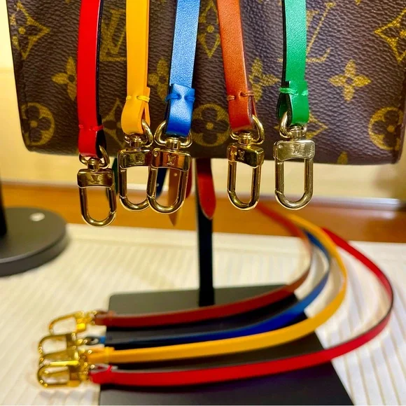 Louis Vuitton Pochette Strap NWOT Vintage - Picture 5 of 13